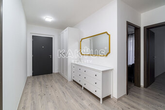 Pronájem bytu 4+kk (116m²) s předzahrádkou v novostavbě na u - 14