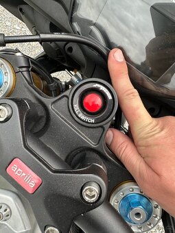 Aprilia Tuono V4 2017 - 14