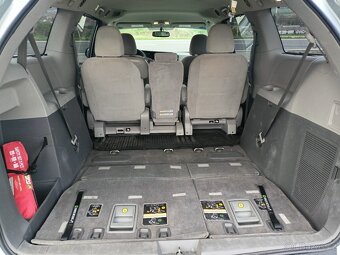 TOYOTA PREVIA/SIENNA LE 3,5 V6 2016  8  MÍST TOP STAV - 14
