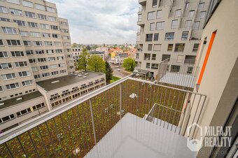 Pronájem, Byty 2+kk+2 balkony + parkovací místo,  65 m2 - Li - 14