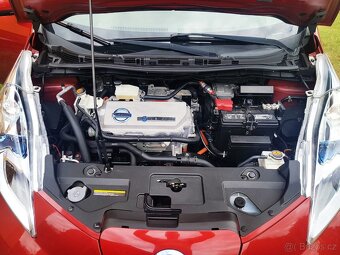 Nissan LEAF, střešní solar - 14