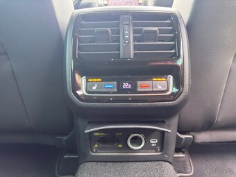 VW PASSAT 2.0TDI 110kw ELEGANCE WEBASTO DSG MATRIX ACC 2021 - 14