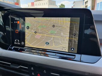 VW Golf 8 Variant Life 2.0TDI 110kW DSG Ambient FULL LED ACC - 14