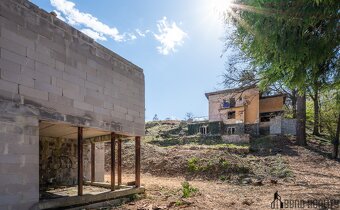 Prvorepubliková vila s  pozemkem 5 181 m² v Želešicích - 14