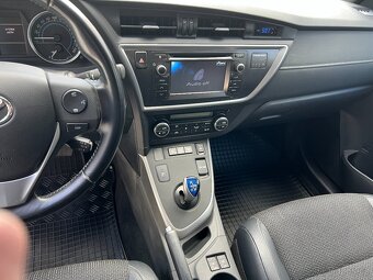 Toyota Auris 1.8 VVT-i HYBRID 1.MAJITEL KAMERA VYHŘ.SEDADLA - 14