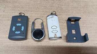 Kovová dvoukřídlá vrata, brána s dřevěnou výplní a pohonem - 14