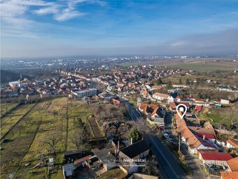 Prodej rodinného domu v původním stavu, se zahradou - 14