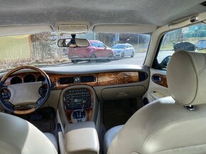 Jaguar XJ - 14