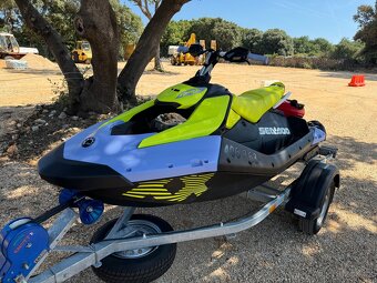 2024 Sea Doo SPARK TRIXX 3-up iBR 90hp modro-žlutý - 14