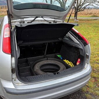 🚗 Ford Focus Hatchback 1.6 бензín | 2006 | 188 000 km - 14