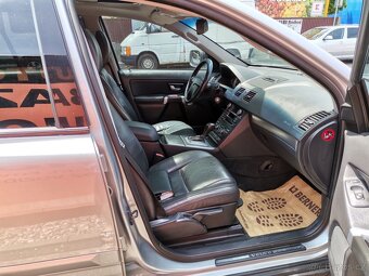 Volvo XC90 2.4 D5 136kw AUT 4x4 7míst - 14