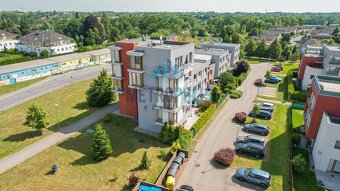 Prostorný a světlý byt 3+kk s obrovskou terasou, balkónem, p - 14