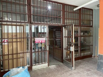 Nabízíme k prodeji obchodní prostory COOP ve Vsetíně na Sych - 14