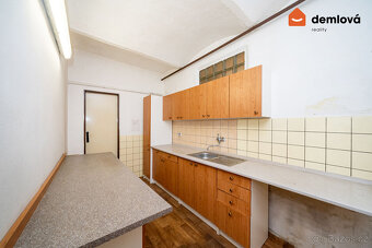 Prodej rodinného domu 390 m², pozemek 689 m² - 14