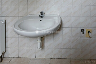 PRONÁJEM PĚKNÉHO, VELKÉHO BYTU 3+KK, 109 M2 V 1NP RD (PODKRO - 14