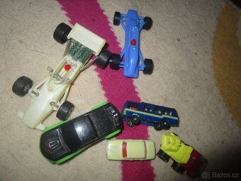 STARÉ HRAČKY-AUTÍČKA  ATD. - 14