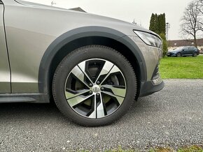 Volvo V60 Cross Country - 14