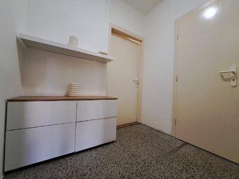 Zavedené, prosperující obchodní prostory s Bytovým domem - 14