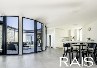 PRODEJ RODINNÉHO DOMU SE SAUNOU A VÍŘIVOU VANOU V ATRIU - 14