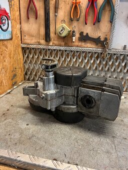 Motor babetta 225 + štítek + díly - 14