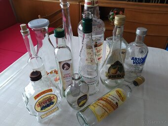 láhve 0,5l a 1lt s uzávěrem, plucky (placatky) 0,2l - 14