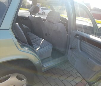 Mercedes Benz S124 200TE - 14