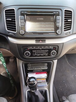 VW Sharan rok 2012, najeto 258.0000 km, STK do 06/27, 7 míst - 14