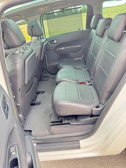 Peugeot 5008 – 7 míst k sezení – 2.0 HDi 110 kW - 14