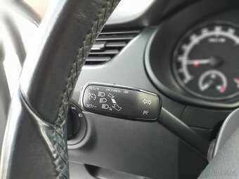 ŠKODA OCTAVIA COM III,1,6 TDi,ESP,KLIMA,ČR.SERVISKA - 14