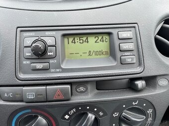 Toyota Yaris, 1,0 48kW, SERVISKA - 14