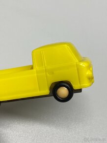 autíčko igra barkas staré hračky igra žluté autíčko retro - 14