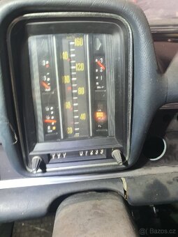 Mercedes W110 200 D, motor v chodu, z 90% kompletní - 14