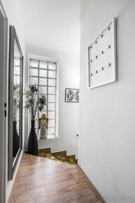 Rodinný dům 6+2 s 2 garážemi - 14