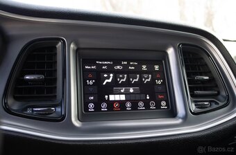 Dodge Challenger 5,7 HEMI RT - 14