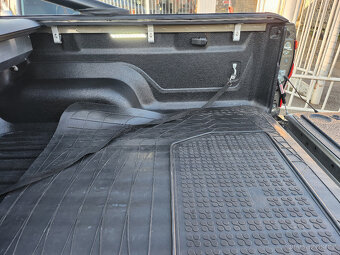 TOYOTA HILUX INVINCIBLE DOUBLE CAB, 2,8D - 4D 150 KW - 14
