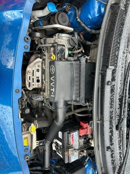 Toyota Yaris 1,3 VVT-i  64 KW r.v. 2007  automat - 14