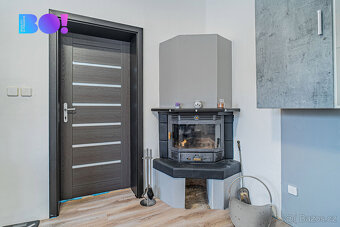 Vícegenerační rodinný dům se třemi bytovými jednotkami – Kar - 14