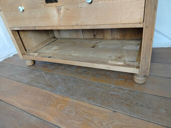 Starožitná šuplíková komoda - 14