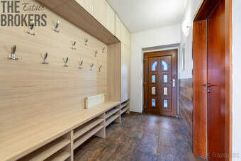 Prodej rodinného domu s novou fasádou, 6+kk, pozemek 956 m2, - 14