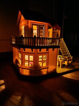 Sylvanian families dvoupatrový domeček se světly - 14