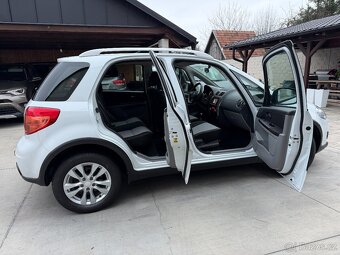 SUZUKI SX4 1.6i 88KW 4X4 BÍLÁ PERLEŤ NAVI TAŽNÉ VYHŘ.SED. - 14