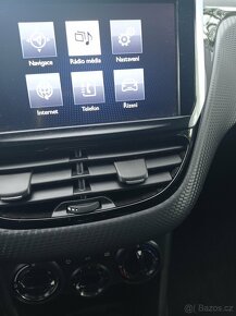 Peugeot 208 - 14