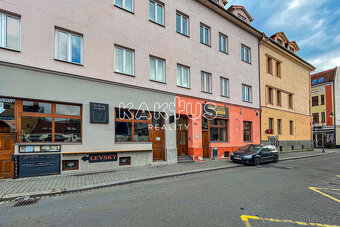 Pronájem zařízeného podkrovního bytu 3+kk (125 m2), ulice Šk - 14