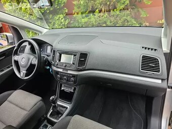 VW Sharan 2.0 TDI 103kW,4x4,Xenon,Navi,Serviska. - 14