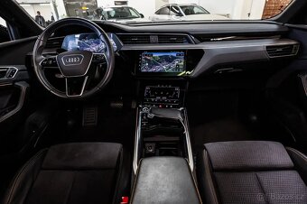 Audi E-tron - 14