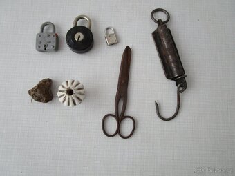Skřipce, kroužky, korkové zátky, klíče - 14