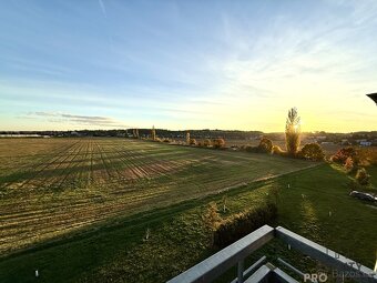 Pronájem bytu 3+kk, 80 m² + terasa 20m², +parkování v garáži - 14