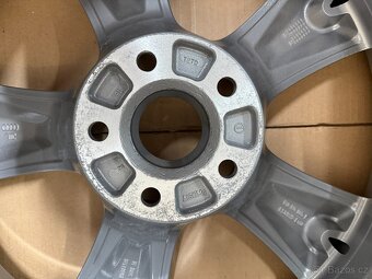 ORIGINÁLNÍ ALU KOLA AUDI A5 8T0601025F ET 32 8.5Jx19H2 - 14
