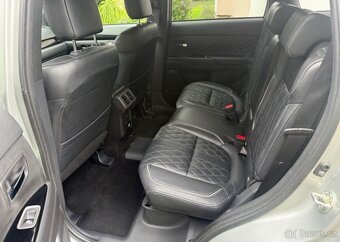 Mitsubishi Outlander 2,4 PHEV Top 4WD odpočet DPH hybridní - 14
