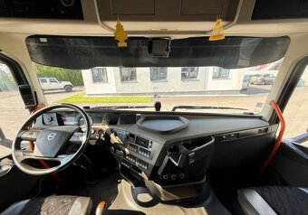 Volvo FH16 660 6x2 E6 - souprava skříň - 14